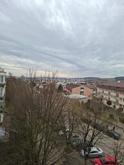 Apartament cu 3 camere,  et 4/8, 90 mp,  str Decebal/ Unirii - 13