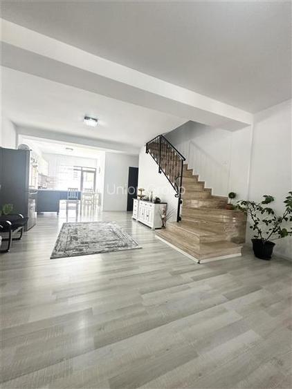 Afacere la Cheie in Mamaia Nord: Pensiune de Vanzare cu 18 Camere - 5