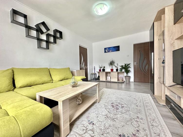 Vânzare apartament 3 camere mobilat,  parcare inclusă , Cartier Noua - 2