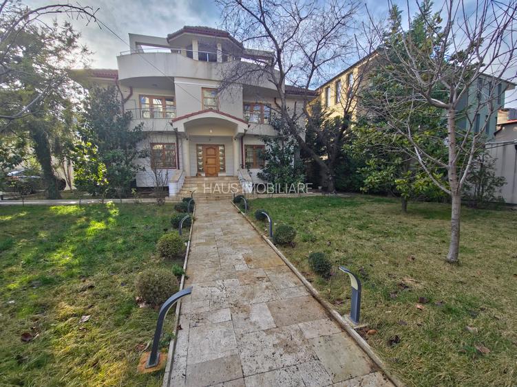 Vilă unică de vânzare piscina  zona Stadion - 2