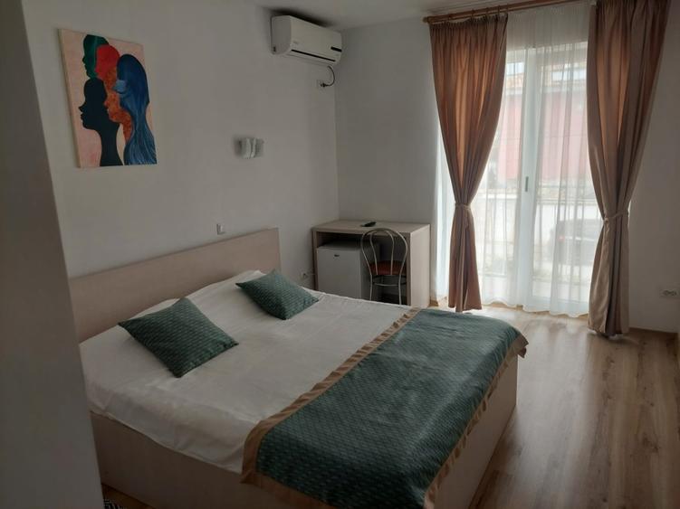 Vand pensiune Vama Veche, 2 corpuri, 610 mp construiti, 1019 mp teren, 21,5m fr