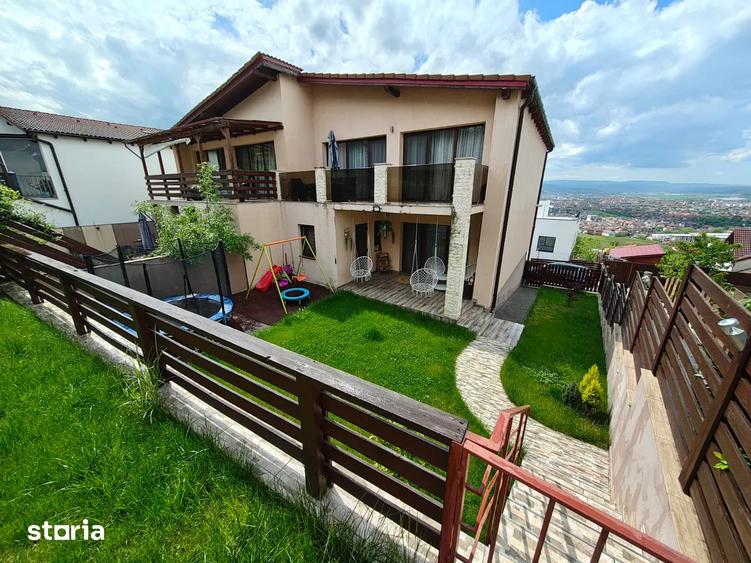 Duplex de vanzare de 140mp , teren 365mp zona : Floresti Narciselor