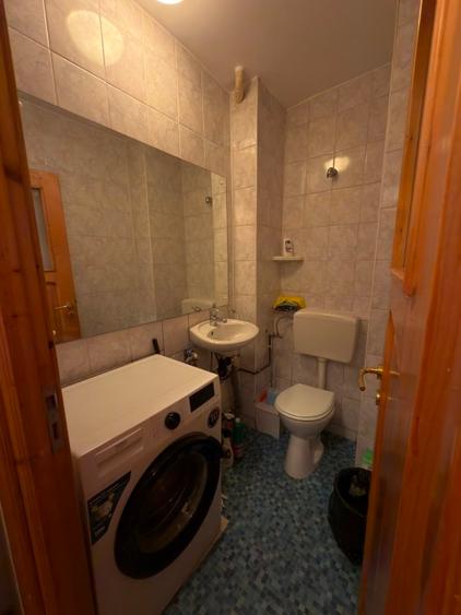 Inchiriez apartament 4 camere, Etaj 1 Brasov, Centru Civic, CEC Bank