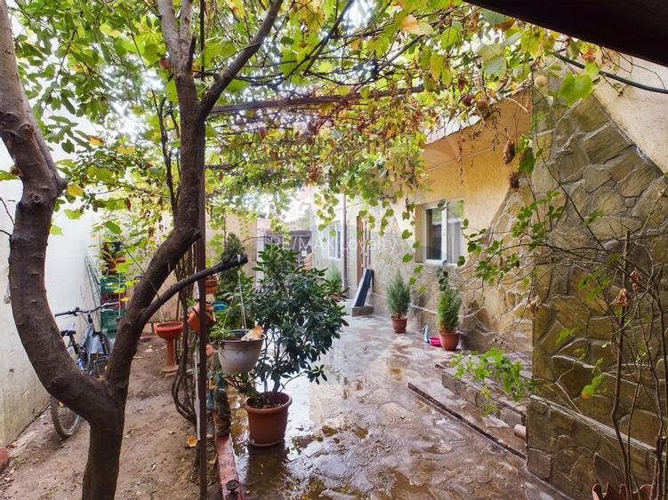 De vanzare casa si teren la pret excelent in Sector 2 - 5