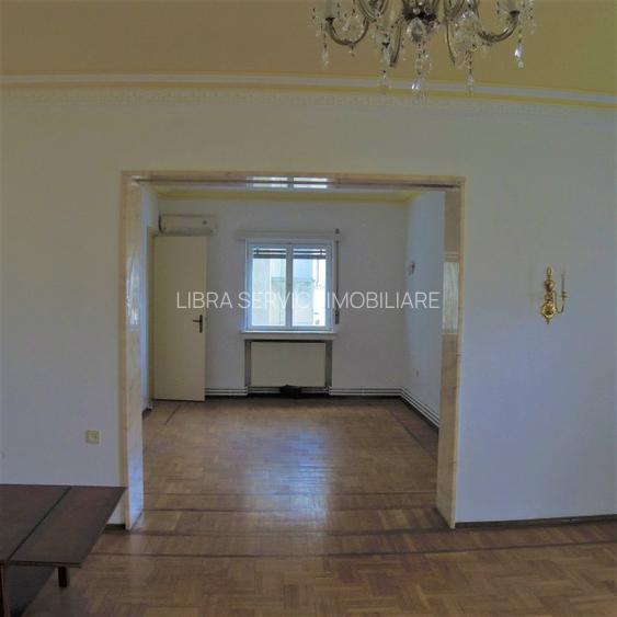 Universitate, Intercontinental, Blocul Roșu - 8