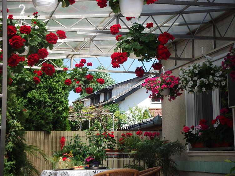 Vand casa in Deva, zona ultracentrala, constructie realizata in anul 2000 - 2