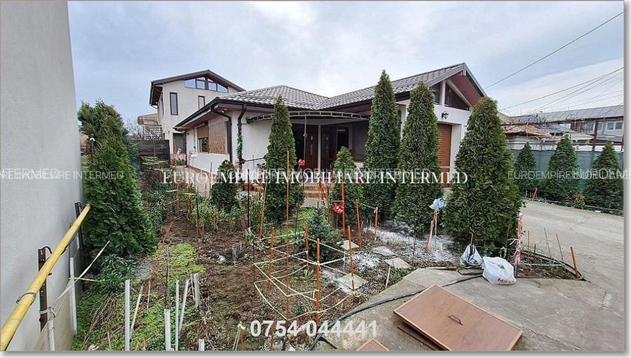 Vila+casa de vanzare zona Km 5 - 21