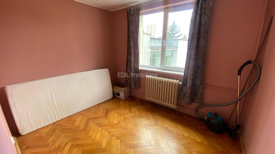 Apartament cu 3 camere semidecomandate , Plopilor , 54 mp - 2