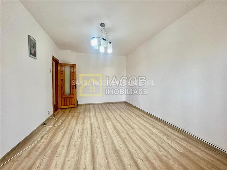 Apartament cu 3 camere de inchiriat, Comanesti, jud. Bacau - 12