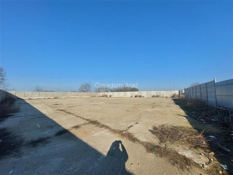 Teren ingradit si betonat, in apropiere de Aeroport - 8