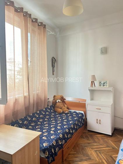 VANZARE 2 CAM ACADEMIEI- UNIVERSITATE - 12