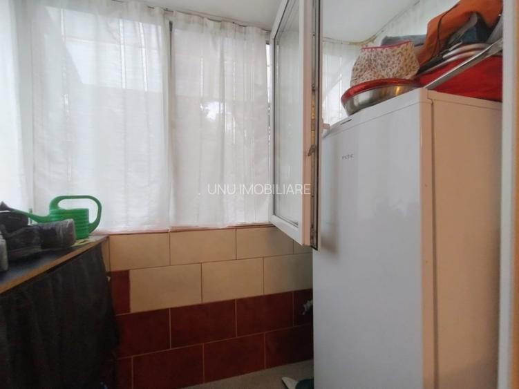 Dacia - Bicaz - 3 camere - mobilat - geam la baie - 10