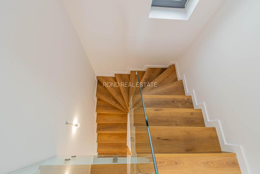 O casă sub propria ei lună - 27