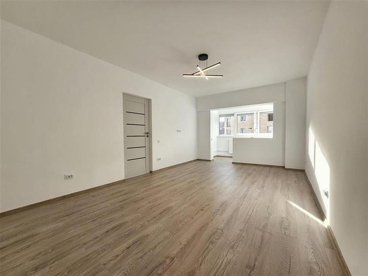 Apartament 2 camere decomandat, renovat, strada Toamnei, Centrul Civic
