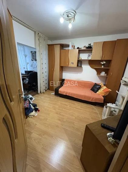 Apartament cu doua camere decomandat, zona Canta - 2