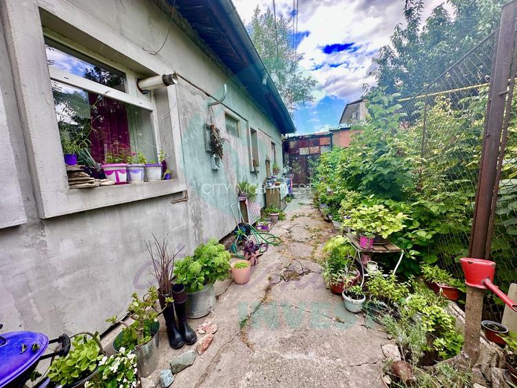 Teren de 250 mp cu casa -  la o distanta de 7 minute de statia de metrou - 4