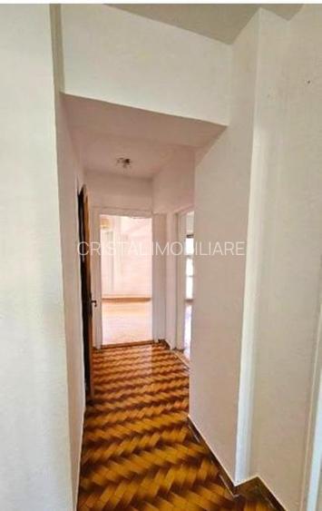 4 camere decomandat, etaj 2, vedere Casa Poporului, Calea 13 Septembrie - 3