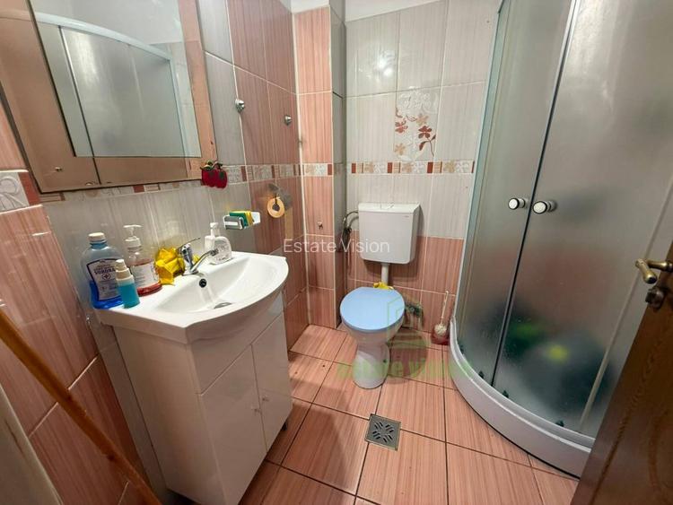 Apartament in vila, 4 camere, intrare separata, curte proprie, vizavi de Parcul  - 12