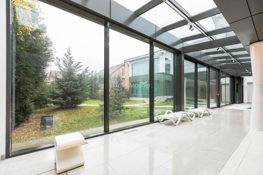 Vila, design ambitios, spatii luminoase in conexiune cu natura - 23