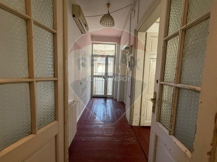 DE ÎNCHIRIAT: Casă/Vilă spațioasă  8 camere  Zona Gara de Nord - 8