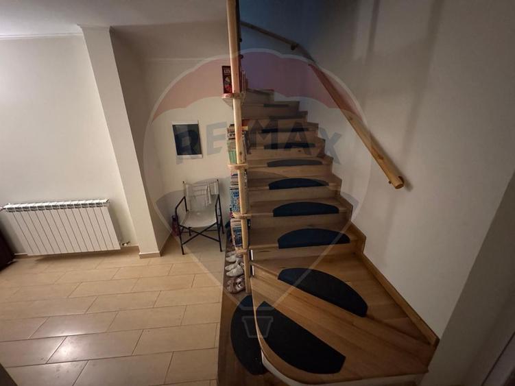 Casă / Vilă cu 6 camere de vânzare în zona Darmanesti