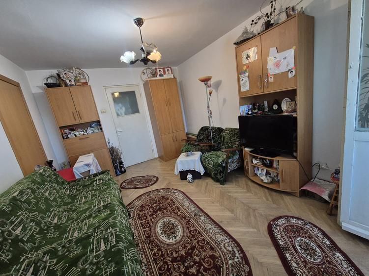 Apartament 2 camere decomandat  etaj intermediar Bld  N. Iorga