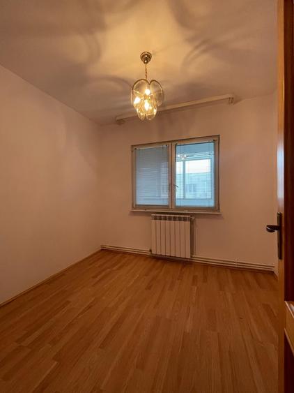 Tomis III, apartament cu 4 camere decomandate, centrala pe gaz, liber