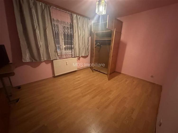 56mp, mobilat si utilat in bloc anvelopat lingă piata Doina - 6