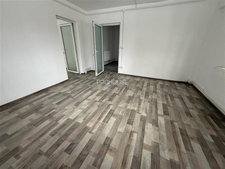 Adjud - spatiu comercial renovat complet - 9