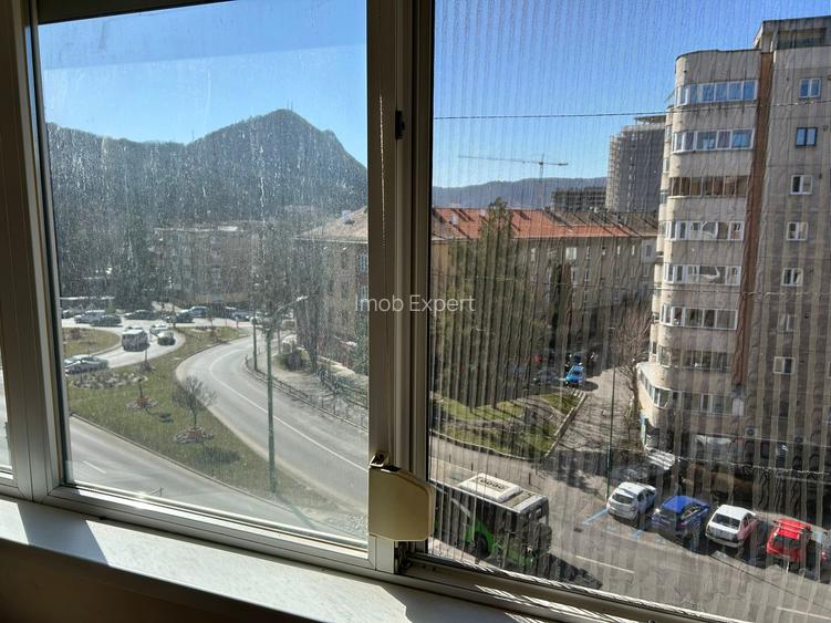 Vand apartament cu 3 camere Centrul Civic, Strada Toamnei - 12