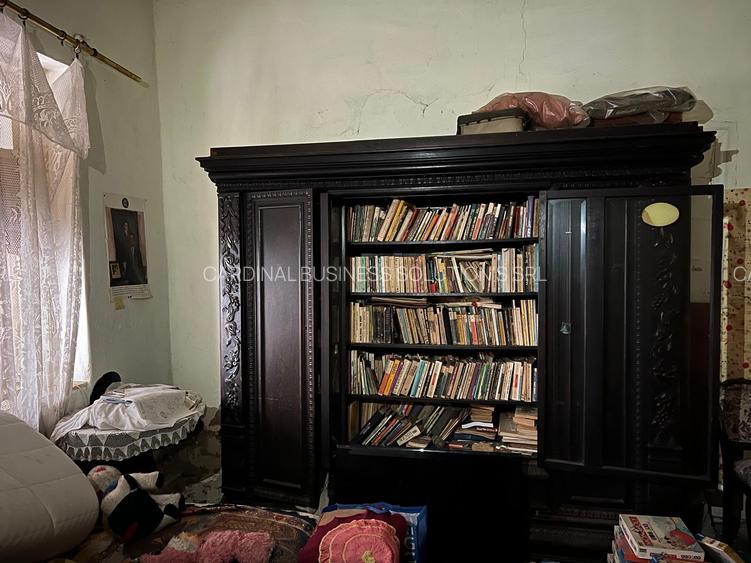 Targoviste - central, strada Justitiei,casa cu  teren 500 mp - 3