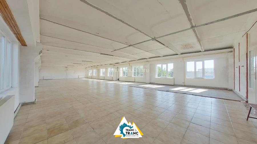 Clădire împunătoare de 540 mp pe 2 nivele în Sânnicolau Mic - 13