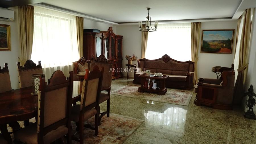 Vila superba in Padurea Baneasa, curte 5000 mp, piscina exterioara - 7