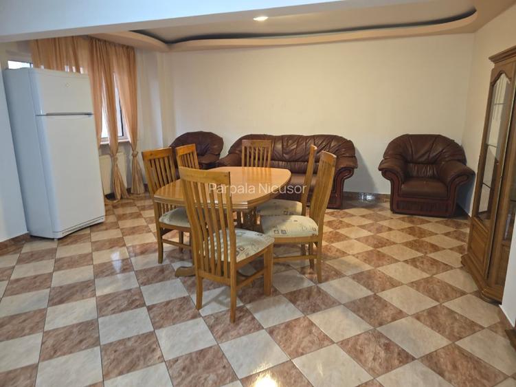 Inchiriez apartament 3 camere, decomandat, Piata Gavana 370 euro / luna - 8