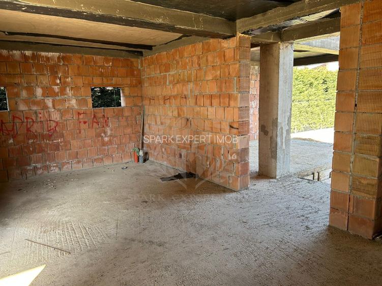 Casa la rosu. Strejnicu. 6 camere - 13