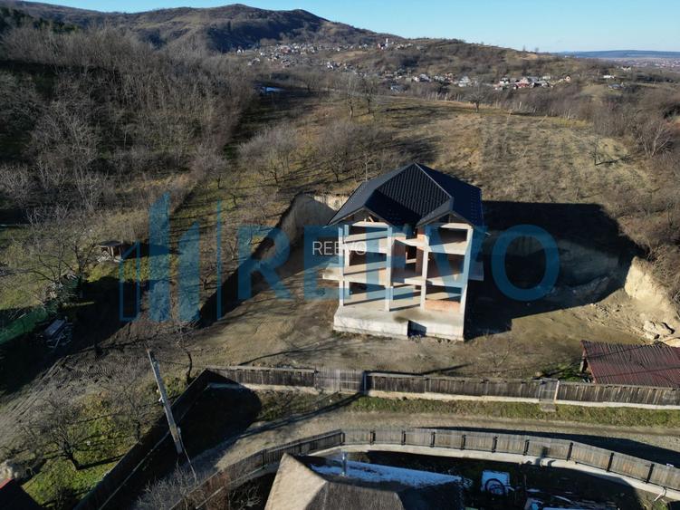 Pensiune/Vilă la roșu P+E+M în Sărata - 3