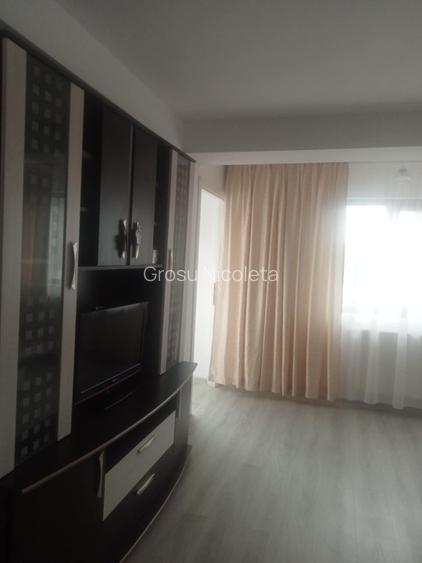 Închiriez apartament cu o cam  - 8