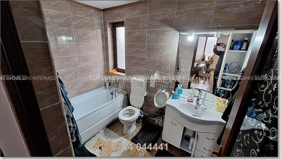 Vila+casa de vanzare zona Km 5 - 7