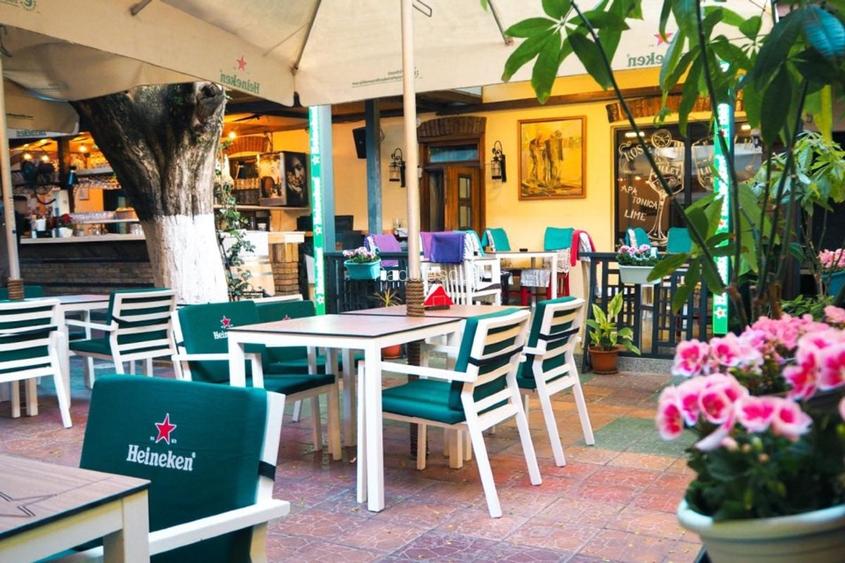 DE VÂNZARE IMOBIL ( RESTAURANT CAJOU)  ZONA 0 - 11