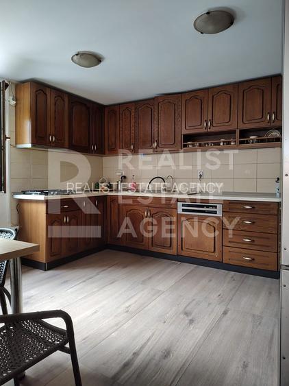 Vilă individuală 430 mp utili, teren 2.000 mp, panouri solare - 24