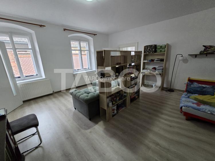 Apartament 2 camere de vanzare la etajul 1 in Centrul Istoric Sibiu - 3