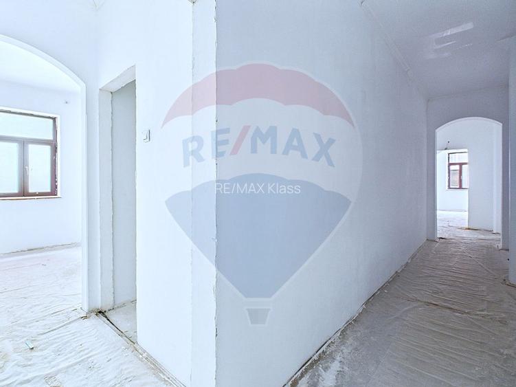Casa 15 camere de vanzare zona Universitate + spatiu comercial parter - 36
