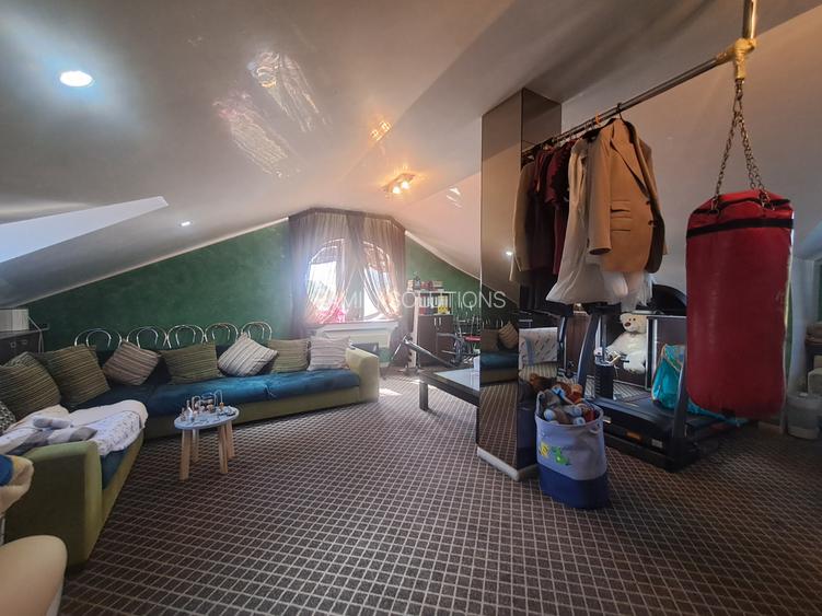 Casa individuala cu piscina. P+1+M. zona foarte buna - 19