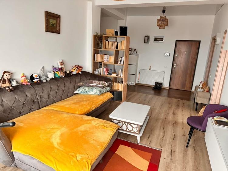 Pers fizica vând apartament decomandat cu 2 camere si loc de parcare inclus  - 3