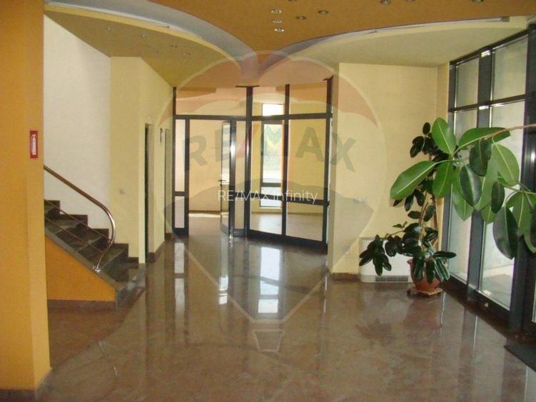 Locatie unica, hala cu zona administrativa, curte generoasa 4000mp - 13