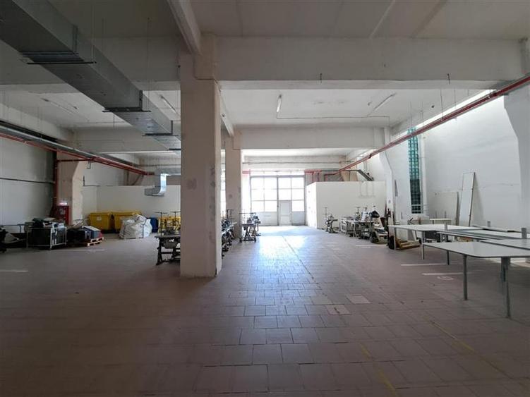 Spatiu industrial, Birouri, 1500 mp utili, situat in cartierul Iris!