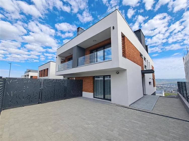 Casa tip duplex, 193 mp utili, situata in cartierul Voronet!