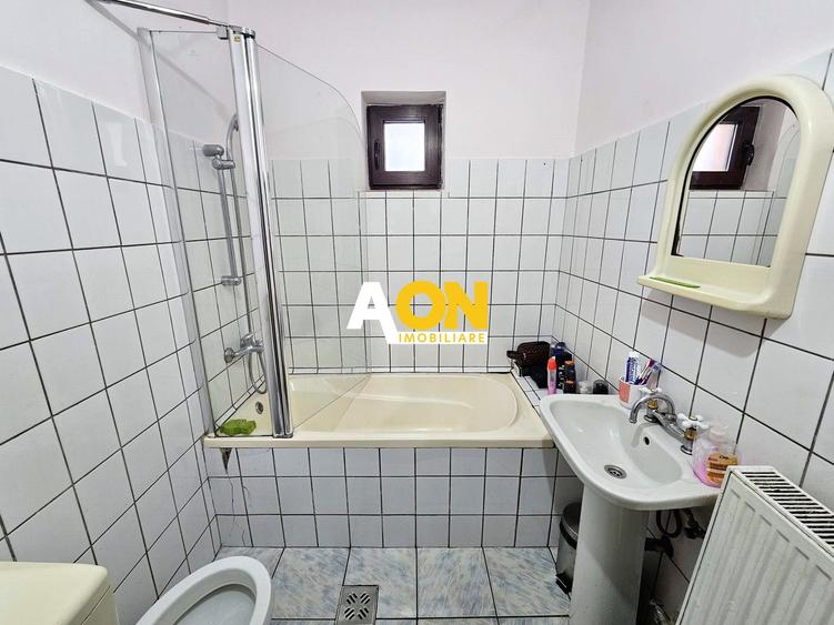 Casa locuibila cu 3 camere, cu pivnita, Cetate, zona Liceului Sportiv