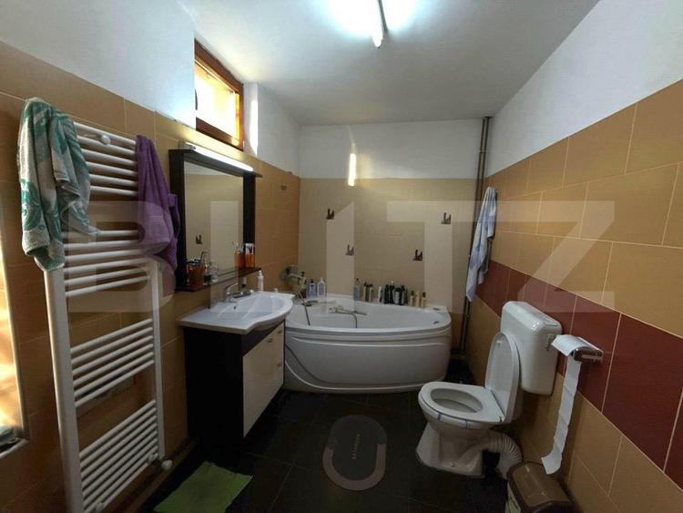 Casă spațioasă cu 2 corpuri , 300 mp– ideală pentru 2 familii – teren 776 mp