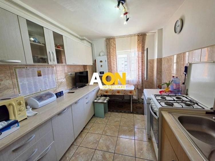Apartament 3 camere, 65 mp utili, 2 bai, etaj 2, Cetate, zona Stadion